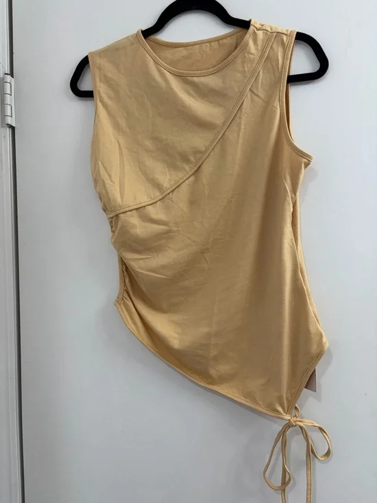 Asymmetric Fitted Ruched Tank Top - Women - Picture 5 of 10